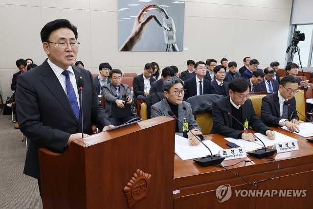 Yoo Sang -IM，科學技術信息和傳播部長，正在報告與上個月在國民議會舉行的科學技術信息和通信委員會全體會議上與人工智能（AI）有關的問題。2025.2.25[ⓒYonhap News＆＃65279]