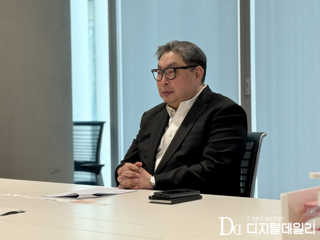 권오형 퀄컴 본사 수석 부사장 겸 아태지역 총괄 사장은 지난 8일 퀄컴 서울 용산 오피스에서 기자들과 만나 퀄컴 40주년을 기념해 새로운 도약에 나서겠다고 선언했다.