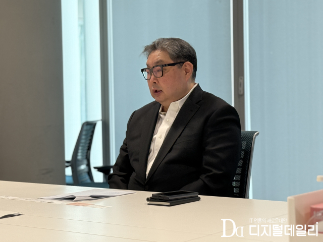 권오형 퀄컴 본사 수석 부사장 겸 아태지역 총괄 사장은 지난 8일 퀄컴 서울 용산 오피스에서 기자들과 만나 퀄컴 40주년을 기념해 새로운 도약에 나서겠다고 선언했다.