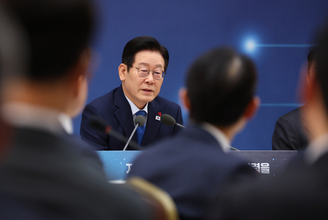 이재명 대통령이 17일 정부세종컨벤션센터에서 열린 산업부·지식재산처·중소벤처기업부 업무보고에서 발언하고 있다.[사진=연합뉴스]