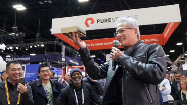 젠슨 황 엔비디아 CEO는 가속 컴퓨팅·네트워킹으로 AI 시대 슈퍼컴퓨팅 선도하겠다고 밝혔다 [사진=엔비디아]