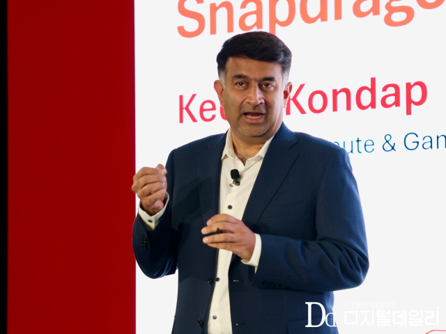 케다르 콘답 퀄컴 컴퓨팅·게이밍 부문 수석부사장 겸 총괄(GM)은 5일(현지시간) 미국 라스베이거스에서 개최된 CES 2026 윈 호텔에서 간담회를 개최하고 스냅드래곤X 생태계에 대해 일변했다.[사진=김문기 기자]