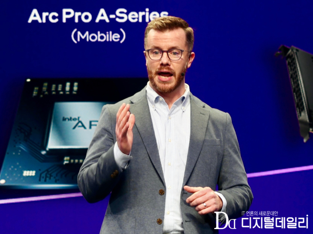 댄 로저스(Dan Rogers) 인텔 PC 제품 총괄은 5일(현지시간) 미국 라스베이거스에서 개최된 CES 2026 을 맞이해 베네시안 팔라조 호텔에서 컨퍼런스를 열고 차세대 프로세서 '팬서 레이크(코어 울트라 시리