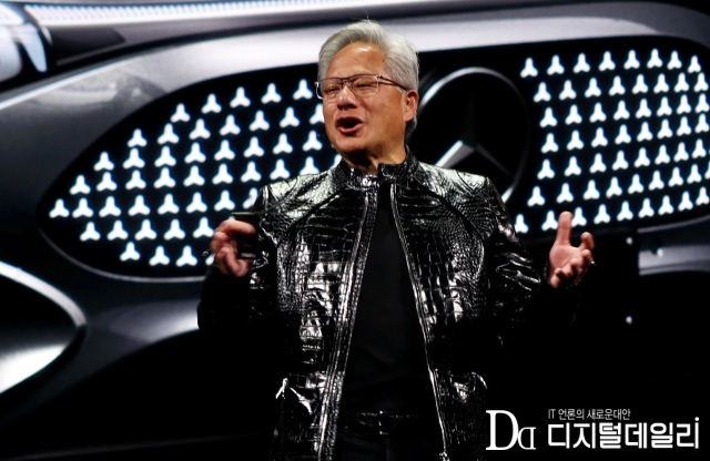 젠슨 황 엔비디아 창립자 겸 CEO는 6일(현지시간) 미국 라스베이거스에서 열린 CES 2026을 맞이해 퐁텐블로 호텔에서 Q&A 세션을 마련하고 차세대 AI 플랫폼 '베라 루빈(Vera Rubin)'의 구체적인 성