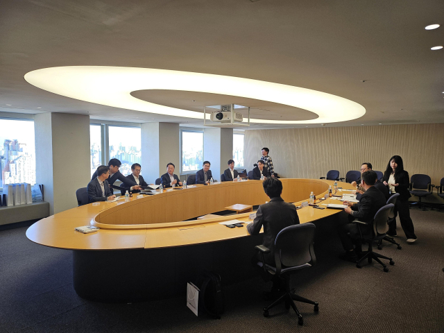 지난 10일 서울에서 열린‘AI·데이터센터 전력공급 솔루션 사업 추진’을 위한 다자간 업무협약 체결식에서 참석자들이 논의를 진행하고 있다.[사진=한국데이터센터연합회]