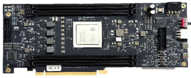 허블릿 팔콘이 탑재된 CXL 메모리 확장카드 AIC 제품 [사진=프라임마스]