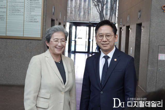 3월19일 교보생명 광화문 본사에서 만난 리사 수 AMD 최고경영자(왼쪽)와 배경훈 과학기술정보통신부 장관.[사진=배태용기자]