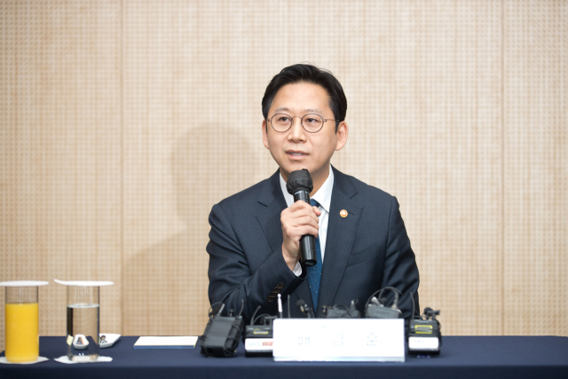 배경훈 부총리 겸 과학기술정보통신부 장관이 4월9일 오후 서울 강남구 한국과학기술회관에서 열린 '통신3사 CEO 간담회'에 참석했다. [사진=과학기술정보통신부]