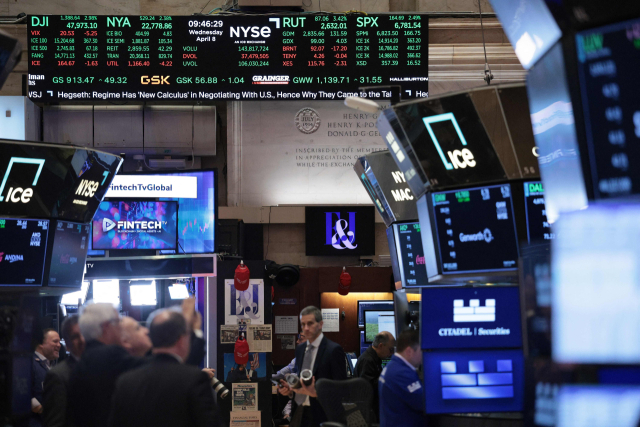 뉴욕증권거래소(NYSE) 장내에서 주가 지수들이 표시되고 있다. [사진=연합뉴스]