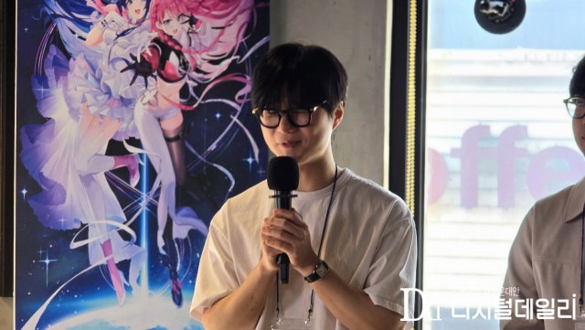 4월25일 스마일게이트 '카오스 제로 나이트메어' 오프라인 행사 '나이트메어 가든 티파티' 현장. 최승현 슈퍼크리에이티브 라이브 디렉터. [사진=이학범기자]