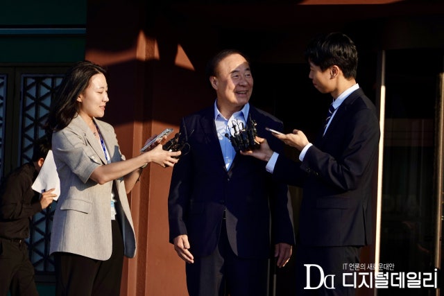 "오늘 가장 좋은 대화"… 삼성 전영현·엔비디아 젠슨 황, 차세대 가속기 칩 협력 다진다