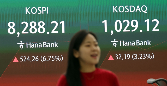 2일 코스피는 중동 전쟁 종전 기대감에 힘입어 다시 한번 '8천피'(코스피 8,<a href=
