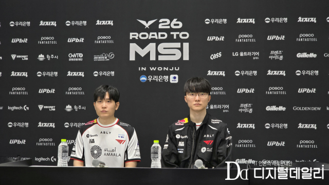 6월12일 '로드 투 MSI' 3라운드 현장. T1 '톰' 임재현 감독(왼쪽부터)과 '페이커' 이상혁. [사진=이학범기자]