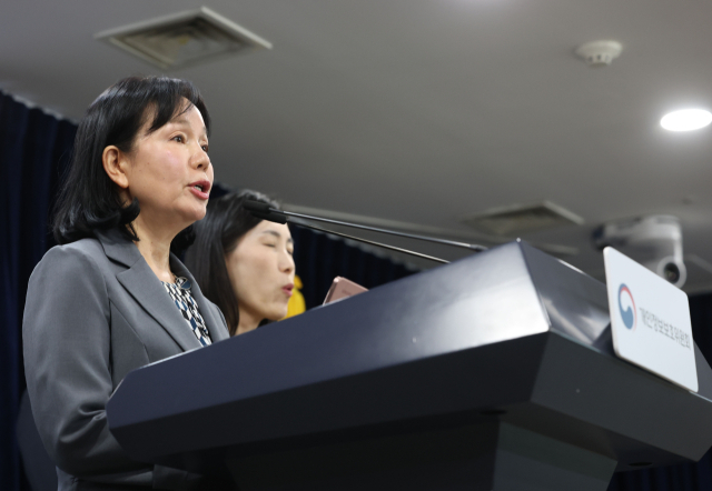 송경희 개인정보보호위원회 위원장이 6월11일 서울 종로구 정부서울청사에서 쿠팡 사태 제재안 의결 브리핑을 진행하고 있다. [사진=연합뉴스]