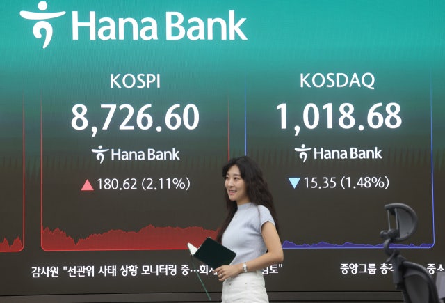 “종전 훈풍에 코스피 8700선 안착…반도체·건설주 동반 질주”