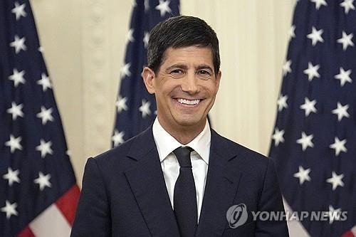 트럼프는 금리 인하 원했는데…워시 첫 FOMC서 인상론 부상