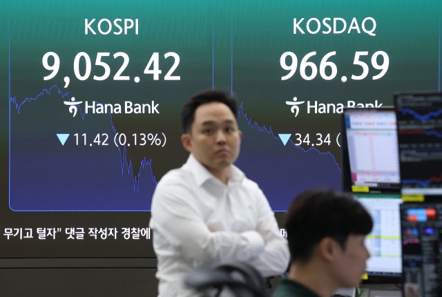 코스피 9400선 터치하자 매물 폭탄…'반도체 쏠림' 지속, 코스닥은 연이틀 3%대 급락