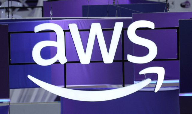 영국 런던 테크위크 기간 AWS 간판 [사진=로이터·연합뉴스]