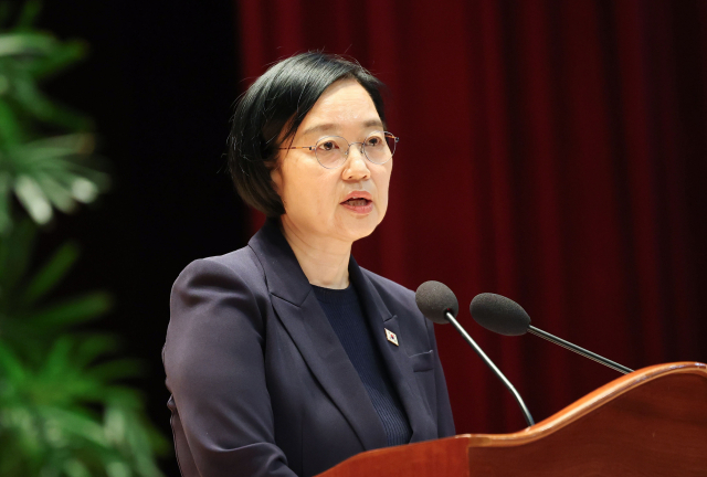 한성숙 국무총리가 2일 세종시 정부세종청사에서 열린 취임식에서 취임사를 하고 있다. [사진=연합뉴스]