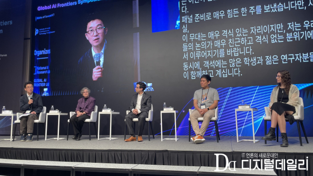 7월3일 서울 강남구 웨스틴 서울 파르나스에서 열린 '글로벌 AI 프론티어스 심포지엄 2026' 패널 토론에서 참석자들이 한국 AI 인재 경쟁력을 주제로 토론하고 있다. 왼쪽부터 김기응 국가AI연구거점 센터장, 레슬