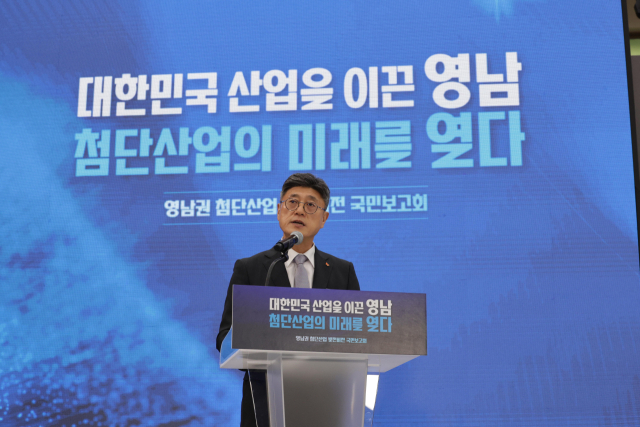 정재헌 SK텔레콤 CEO가 지난 7월3일 영남권 첨단산업 발전비전 국민보고회에서 발표하고 있다. [사진=SK텔레콤]