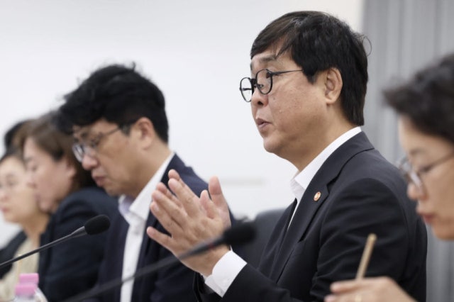 중저예산 영화 주연<b>배우</b> 출연료 깎는다…순제작비 10% 미만 책정