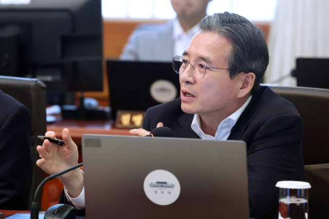 김용범 정책실장이 7월14일 청와대에서 이재명 대통령 주재로 열린 국무회의에서 발언하고 있다. [사진=청와대통신사진기자단·연합뉴스]