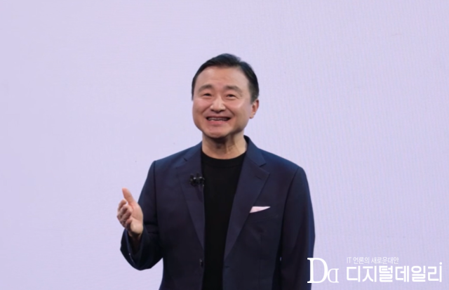<b>노태문</b> “AI 시대의 답은 폴더블”…<b>갤럭시 Z8</b>로 차세대 인텔리전스 승...