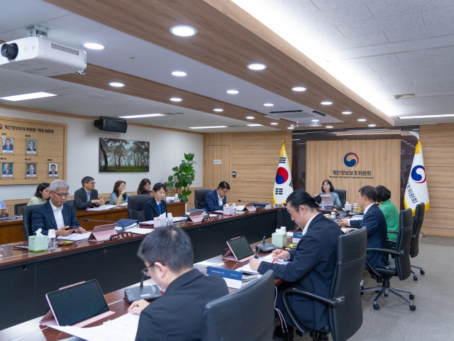 "적법 근거 없이 <b>개인정보 수집</b>"…<b>틱톡</b>·애플에 총 105억대 과징금