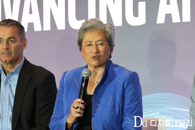 리사 수(Lisa Su) AMD CEO가 7월 23일(현지 시각) 미국 샌프란시스코 모스콘 웨스트에서 열린 '어드벤싱 AI(Advancing AI) 2026' 프레스 브리핑 Q&A 세션에서 차세대 AI 인프라 '헬리