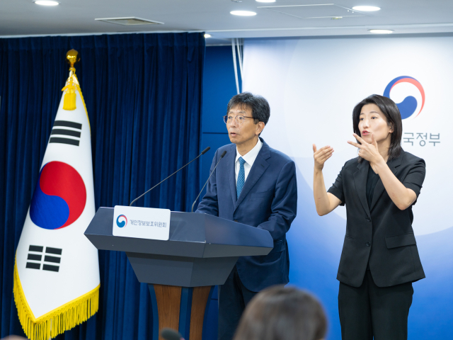 양청삼 개인정보위 사무처장이 7월30일 정부 서울청사에서 KT 처분 결과를 브리핑하고 있다. [사진=개인정보위]