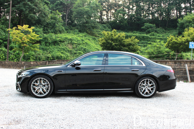 메르세데스 벤츠 S 450 4MATIC Long AMG Line 측면.[사진=윤서연 기자]