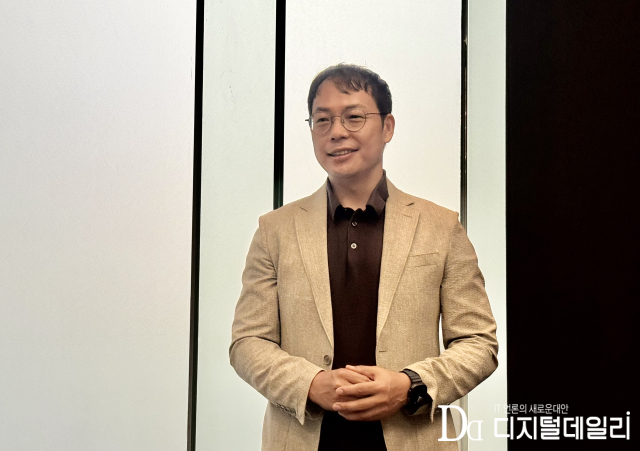 최장락 팔로알토네트웍스 상무(시니어 도메인 컨설턴트)가 8월28일 서울 서초구 팔로알토 한국지사 사무실에서 취재진을 만나 '아이디라' 플랫폼을 소개하고 있다. [사진=김보민 기자]