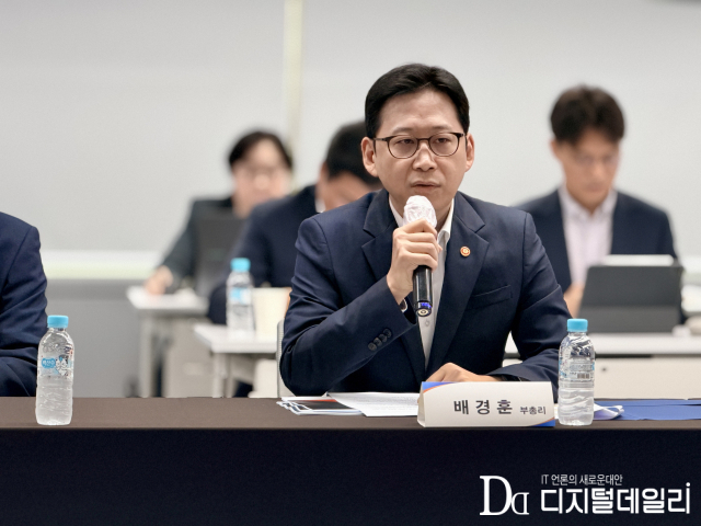 배경훈 과학기술정보통신부 부총리 겸 장관은 20일 서울 종로구 HJ비즈니스센터 광화문에서 열린 '개방형 인공지능(AI) 컴퓨팅 인프라 생태계 구축을 위한 업계 간담회'에서 모두 발언하고 있다. [사진=김문기 기자]