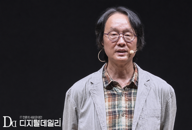 김재인 교수가 9월3일 진행된 'kt 밀리의서재 창립 10주년 컨퍼런스'에서 발언하고 있다. [사진=채성오기자]