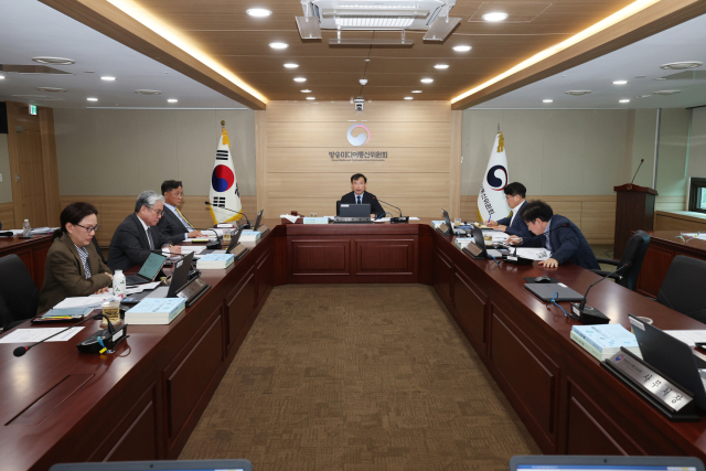 방미통위는 23일 전체회의를 열고 ‘인터넷 멀티미디어 방송사업법 금지행위 위반에 대한 시정조치에 관한 건’을 의결했다. [사진=방송미디어통신위원회]