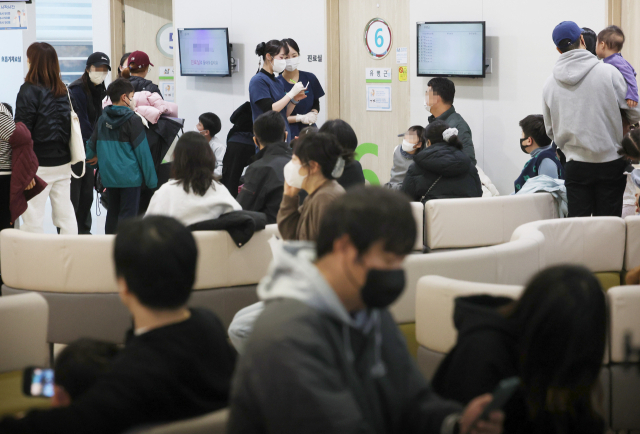 서울 성북구 우리아이들병원 진료실이 붐비는 모습. [사진=연합뉴스]