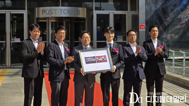 10월10일 서울중앙우체국 우표박물관에서 열린 '페이커 기념우표 기획전시관 개관식' 현장.[사진=이학범기자]