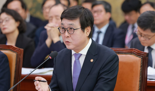 10월23일 최휘영 문화체육관광부 장관이 국회 문화체육관광위원회에서 열린 문화체육관광부, 국가유산청 등에 대한 종합감사에서 질의에 답하고 있다. [사진=연합뉴스]