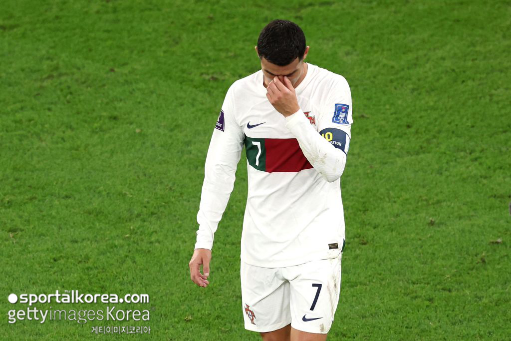 메시 WC 우승→<b>후폭풍</b>은 <b>호날두</b>에게..."이번 대회 가장 큰 실패자"