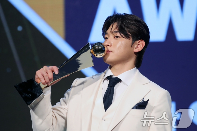 [벳조이]&apos;이정후도 5년 걸렸는데&apos; 데뷔 4년 차 김도영 &apos;연봉 5억&apos; 고지 밟을까...&apos;MVP+KS 우승&apos;이면 불가능은 없다