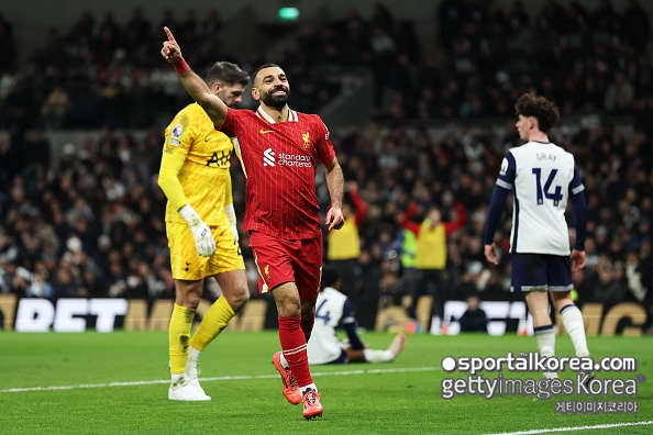 PL새 역사 쓴 살라, 6개월 뒤 FA→'사우디, PSG 이적설 솔솔'...슬롯 감독 "좋은 결정 할 거라 믿어"