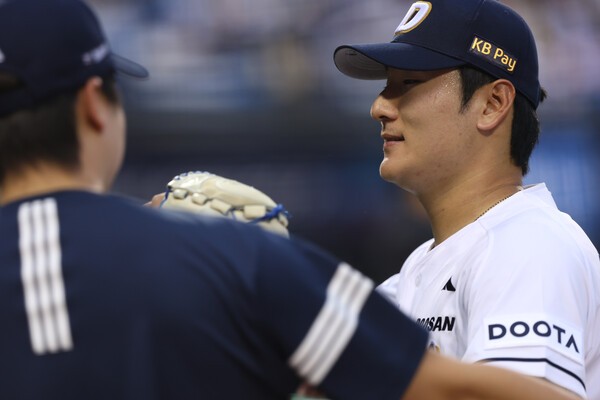 "너무 늦게 왔죠?" 제대로 <b>복귀</b> 신고한 곽빈, 303일 만의 QS+ 호투!…퍼즐...