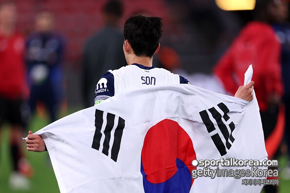<b>손흥민</b> 거취에 숨죽이는 토트넘..."프랑크, SON <b>딜레마</b> 직면! 이번 <b>이적</b>...