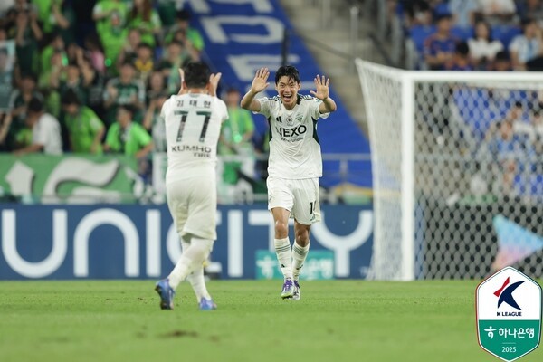[K리그1 28R] '이영재·전진우 연속골' <b>전북</b>, <b>울산</b>과 <b>현대가더비</b> 2-0 승리