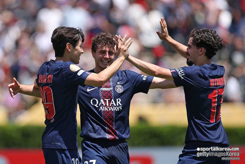 '역시 파리지옥' <b>PSG</b>, <b>이강인</b> 결국 잡는다! 노팅엄 제안 거절→엔리케,...