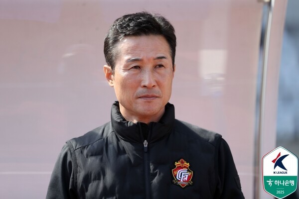 [현장목소리] "프로는 결과로 말하는 곳" 자진<b>사퇴</b> 의사 밝힌 <b>이을용</b> 감...