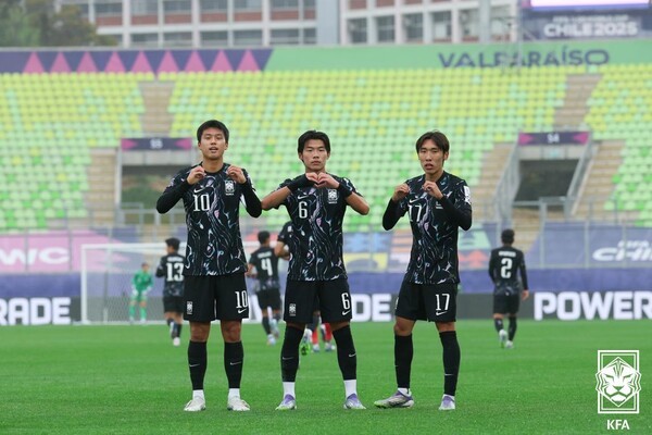 [U-20 WC] <b>이창원호 16강</b> 진출 '청신호' 켜졌다! 김현민·신민하 연속골...