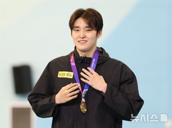 '금빛 질주' <b>김우민</b>! <b>김우민</b>! <b>김우민</b>! 미쳤다...전국체전 남자, <b>자유형</b> ...
