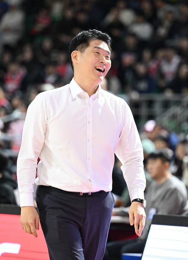 "선수들이 잘한 덕분이죠" 2025 이성구 체육인상 수상한 <b>조상현 감독</b>